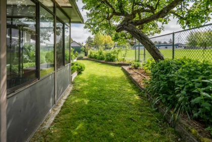 Swimming Pool Photo of 10350 Hollybank Drive, Richmond, BC