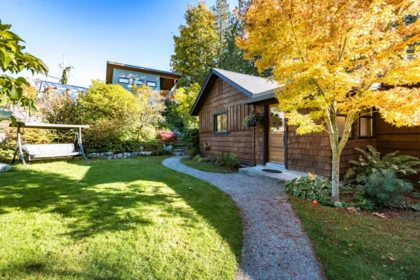 5201 Havies Road, Sechelt, BC, Sechelt — Single Family Residence for sale