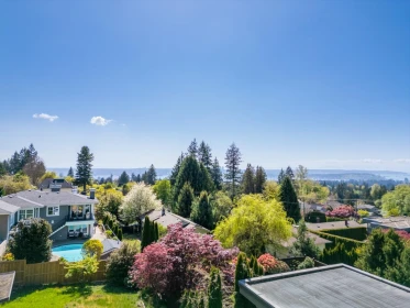 Hot Tub / Spa Photo of 241 W Balmoral Road, North Vancouver, BC