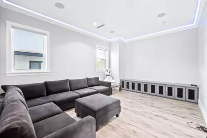 Entry Foyer Photo of 5910 182 Street, Surrey, BC