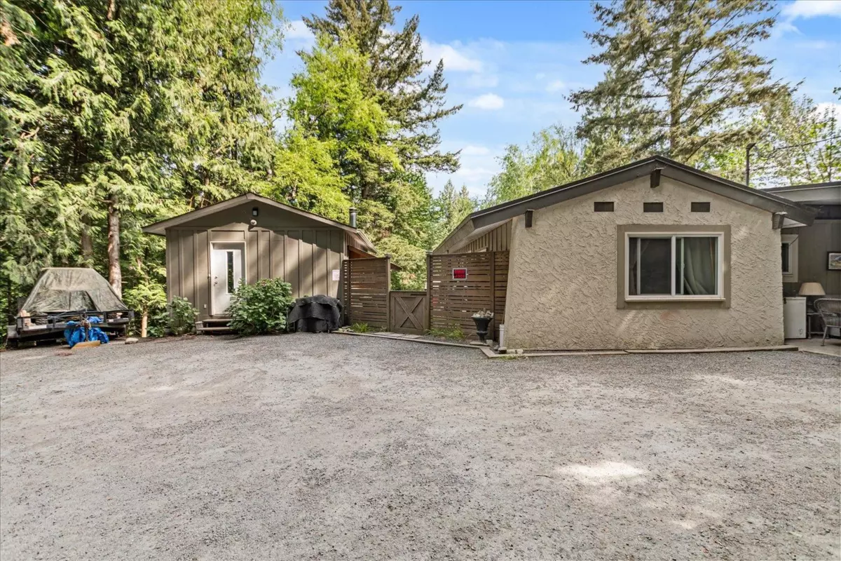 Living Room Photo of 46675 Extrom Road, Chilliwack, BC