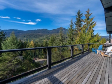 Kitchen Island Photo of 2318 Cayley Close, Whistler, BC