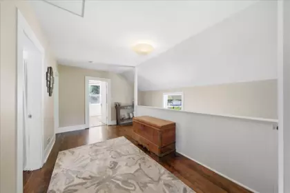Hallway Photo of 20590 Westfield Avenue, Maple Ridge, BC