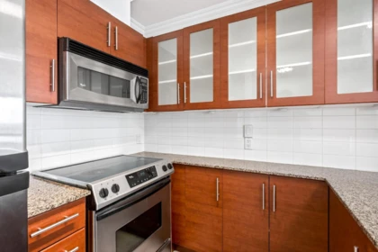 Kitchen Photo of 1506 833 Agnes Street, New Westminster, BC
