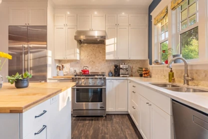 Kitchen Island Photo of 1544 E 13th Avenue, Vancouver, BC