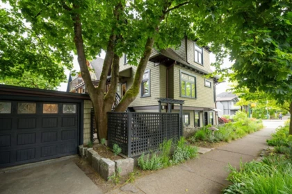 Staircase Photo of 401 E King Edward Avenue, Vancouver, BC