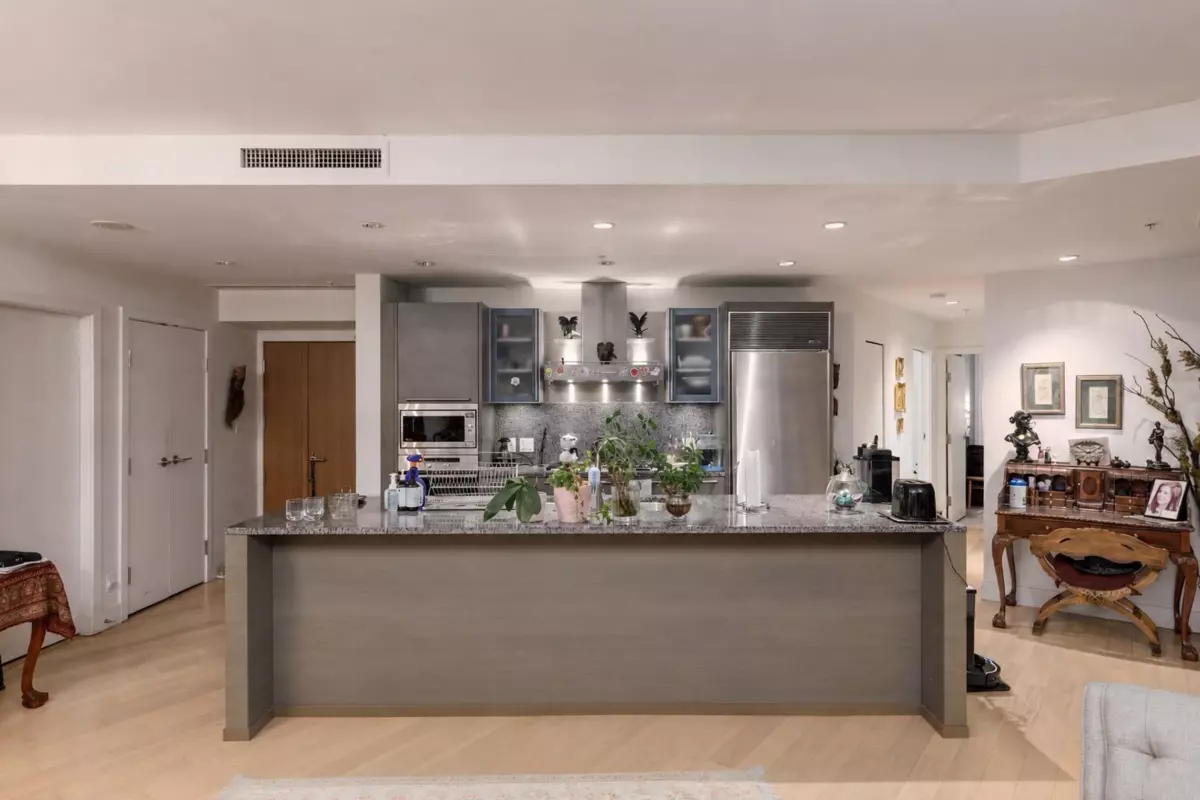 Dining Area Photo of 3807 1111 Alberni Street, Vancouver, BC