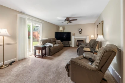Entry Foyer Photo of 21242 92 Avenue, Langley, BC