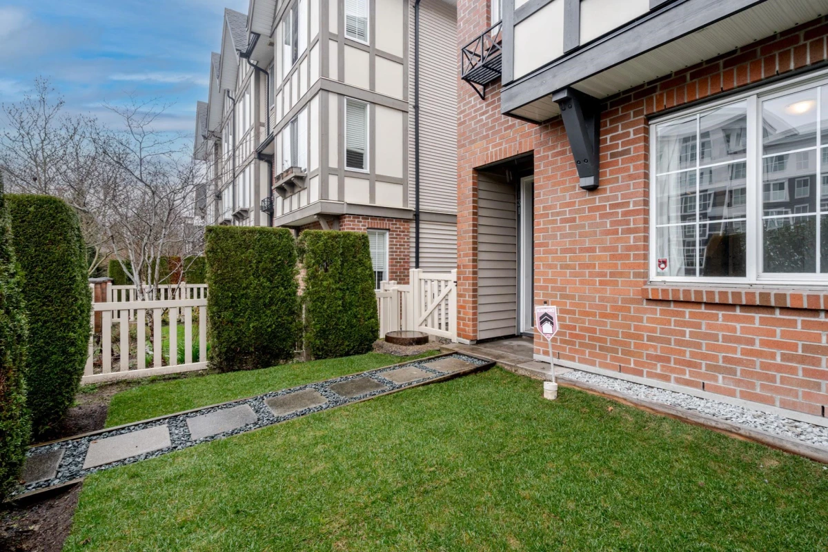 Family Room Photo of 131 20875 80 Avenue, Langley, BC