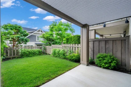 Front Yard Photo of 186 3105 Dayanee Springs Boulevard, Coquitlam, BC