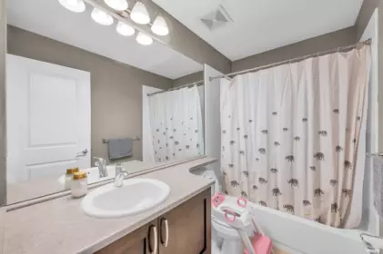 Hallway Photo of 186 3105 Dayanee Springs Boulevard, Coquitlam, BC