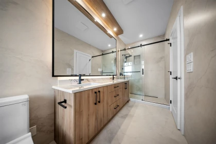 Guest Bathroom Photo of 16473 20 Avenue, Surrey, BC