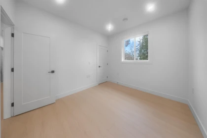 Laundry Room Photo of 16473 20 Avenue, Surrey, BC