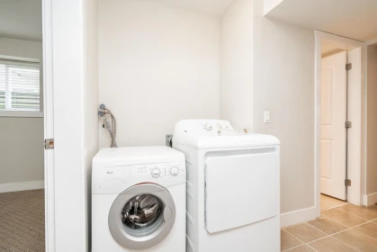 Hot Tub / Spa Photo of 19338 72a Avenue, Surrey, BC