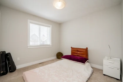 Laundry Room Photo of 19338 72a Avenue, Surrey, BC