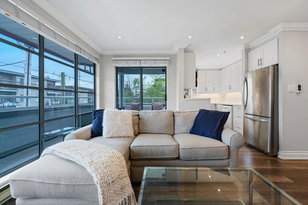 Dining Area Photo of 203 2287 W 3rd Avenue, Vancouver, BC