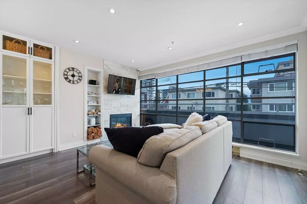 Living Room Photo of 203 2287 W 3rd Avenue, Vancouver, BC
