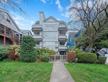 Swimming Pool Photo of 203 2287 W 3rd Avenue, Vancouver, BC