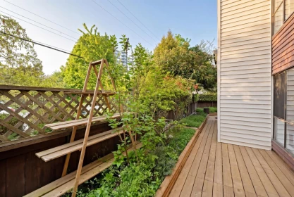 Garden / Landscaping Photo of 105 15265 Roper Avenue, White Rock, BC
