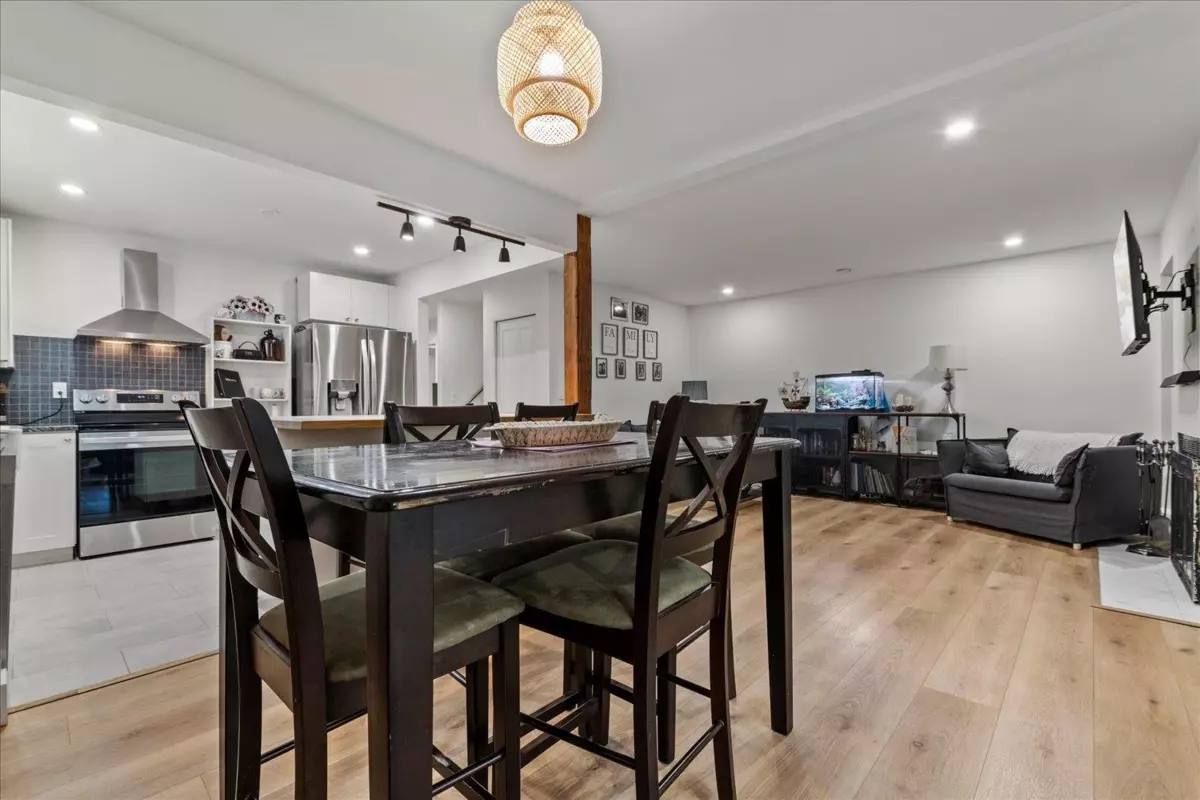 Dining Area Photo of 8542 Mccutcheon Avenue, Chilliwack, BC