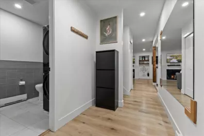 Entry Foyer Photo of 8542 Mccutcheon Avenue, Chilliwack, BC