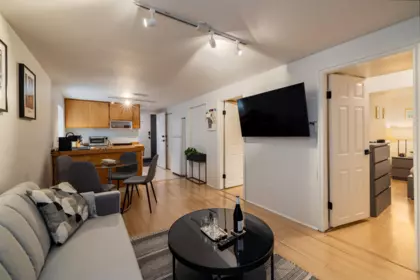 Hallway Photo of 4343 11th Avenue, Vancouver, BC