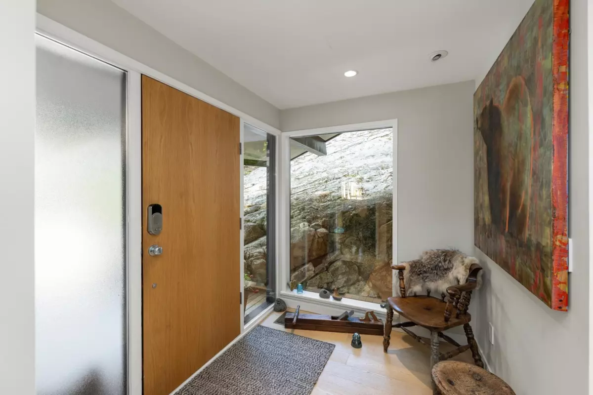 Family Room Photo of 6485 Madrona Crescent, West Vancouver, BC
