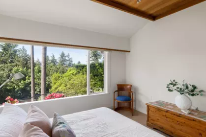 Hallway Photo of 6485 Madrona Crescent, West Vancouver, BC