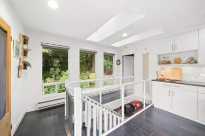 Entry Foyer Photo of 507 Jefferson Avenue, Coquitlam, BC