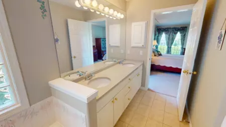 Guest Bathroom Photo of 32767 Chilcotin Drive, Abbotsford, BC