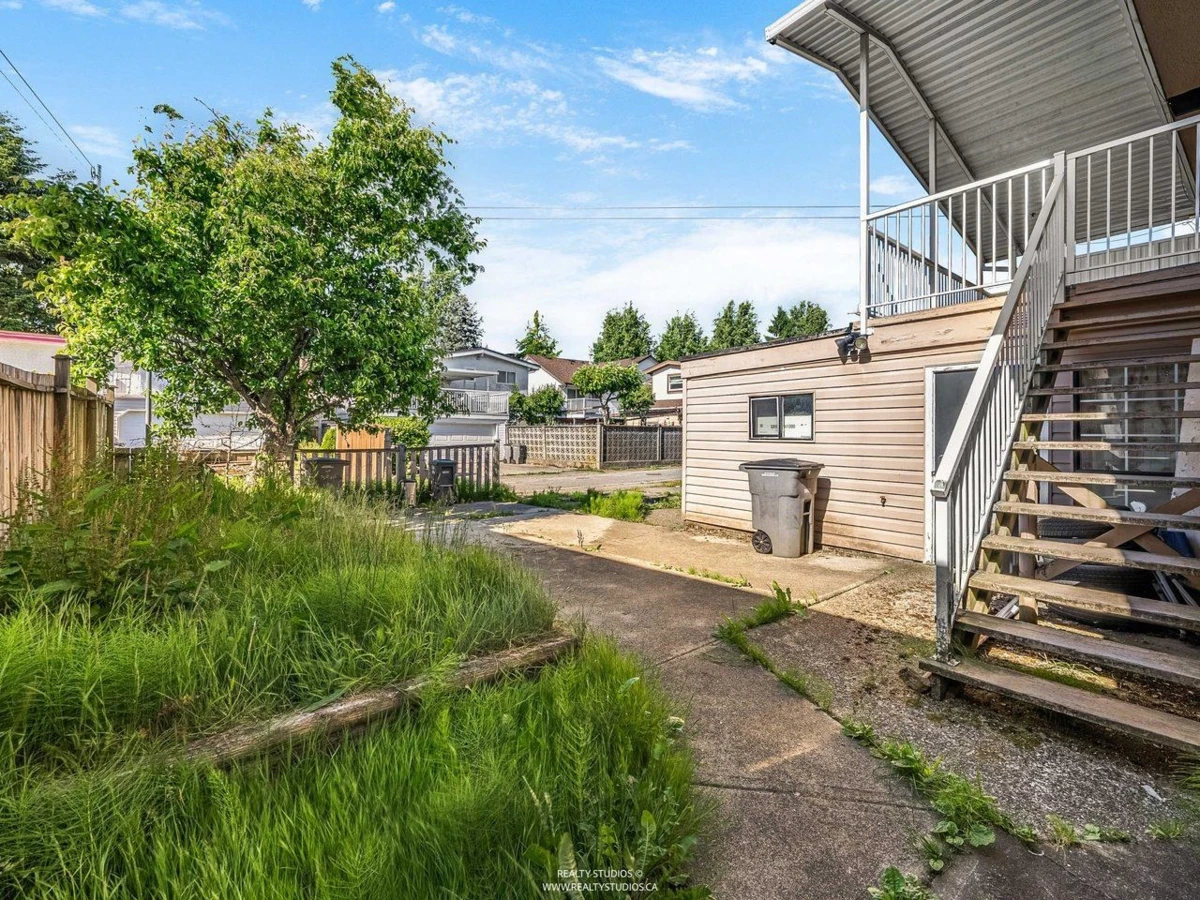 Family Room Photo of 1205 E 49th Avenue, Vancouver, BC