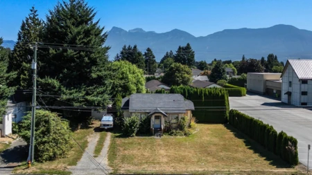 9438 Broadway Street, Chilliwack, BC, Chilliwack — Single Family Residence for sale