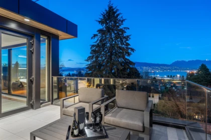 Entry Foyer Photo of 4346 Locarno Crescent, Vancouver, BC