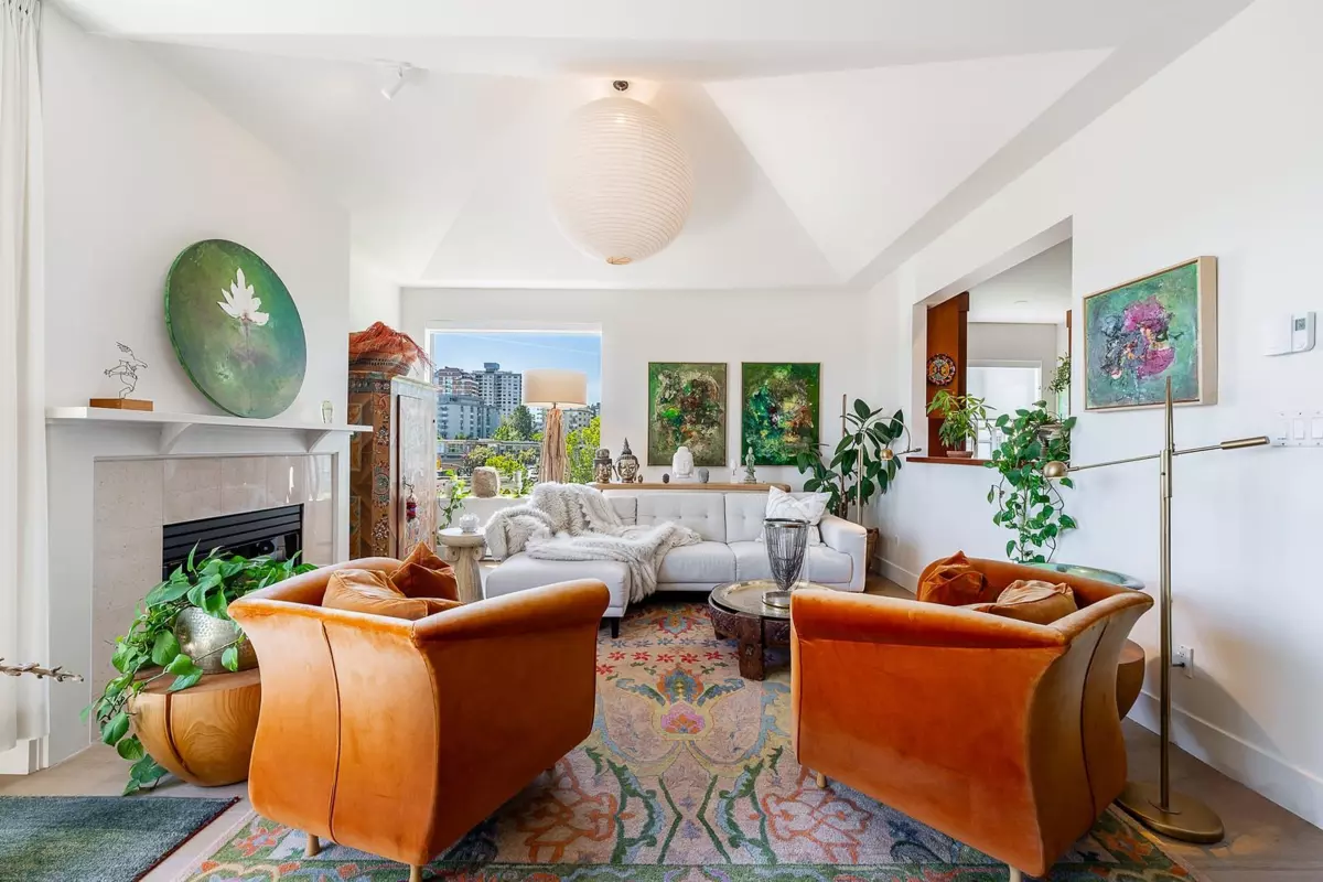 Living Room Photo of 401 1765 Marine Drive, West Vancouver, BC