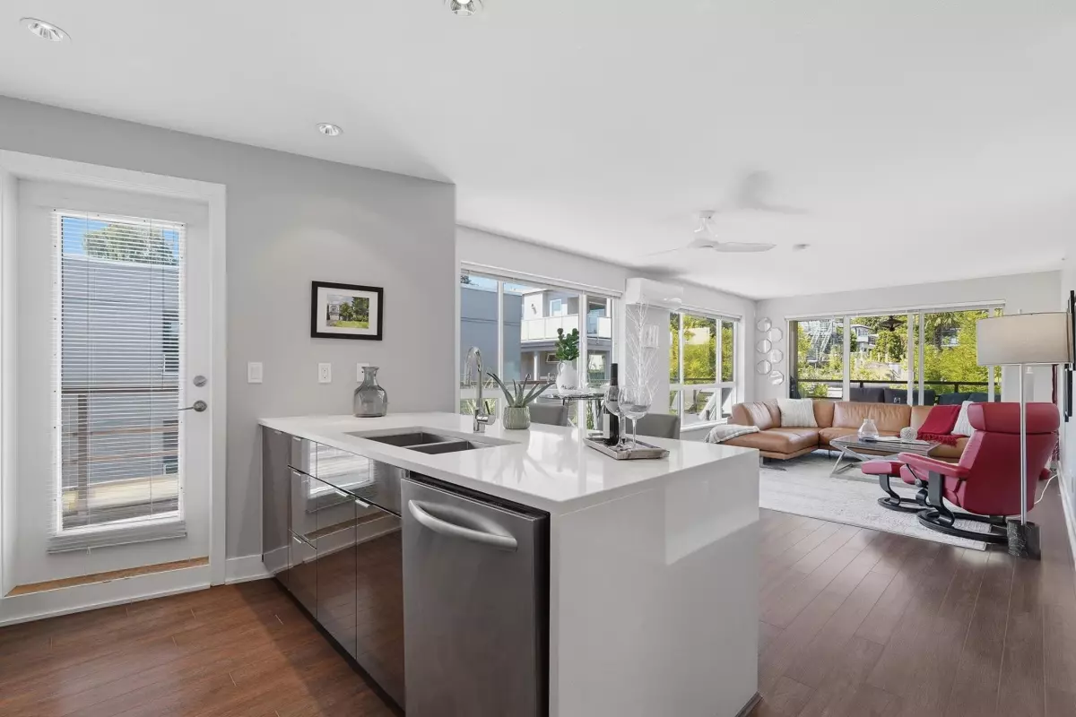 Dining Area Photo of 303 15747 Marine Drive, White Rock, BC