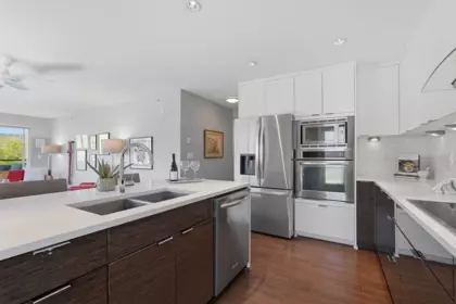 Kitchen Island Photo of 303 15747 Marine Drive, White Rock, BC