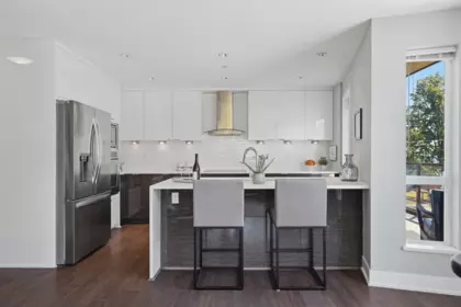 Kitchen Photo of 303 15747 Marine Drive, White Rock, BC