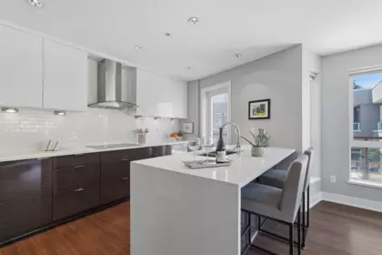 303 15747 Marine Drive, White Rock, BC, White Rock — Apartment/Condo for sale