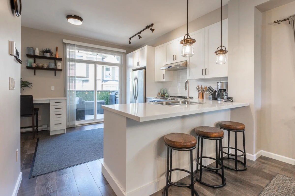 Dining Area Photo of 114 19505 68a Avenue, Surrey, BC