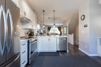 Kitchen Island Photo of 114 19505 68a Avenue, Surrey, BC