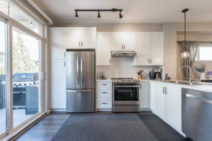 Kitchen Photo of 114 19505 68a Avenue, Surrey, BC