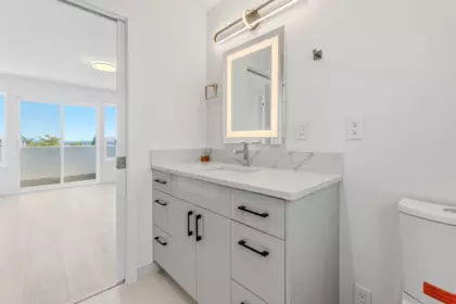 Primary Bathroom Photo of 1761 E 57th Avenue, Vancouver, BC