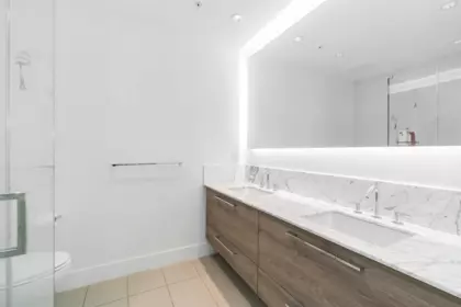 Entry Foyer Photo of 402 7388 Kingsway, Burnaby, BC