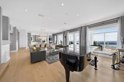 Breakfast Nook Photo of 1572 Chippendale Court, West Vancouver, BC