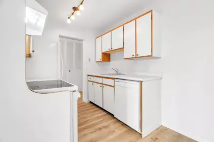 Kitchen Island Photo of 1201 4160 Sardis Street, Burnaby, BC