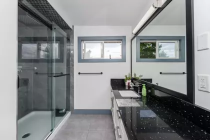 Laundry Room Photo of 8902 142a Street, Surrey, BC