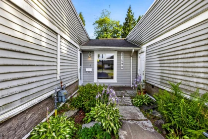 21598 Spring Avenue, Maple Ridge, BC, Maple Ridge — Single Family Residence for sale