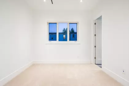 Entry Foyer Photo of 13528 14 Avenue, Surrey, BC