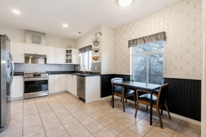 Breakfast Nook Photo of 2 915 Fort Fraser Rise, Port Coquitlam, BC