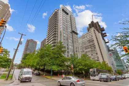 Laundry Room Photo of 1401 1420 W Georgia Street, Vancouver, BC
